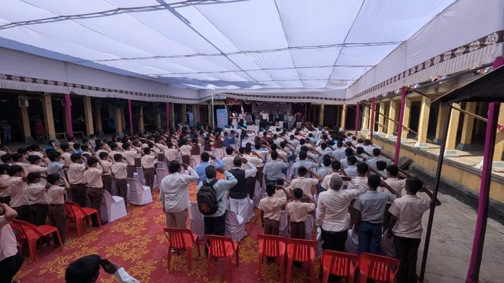 Satara : साताऱ्यात श्री. छ. प्रतापसिंह हायस्कूलमध्ये विद्यार्थी प्रवेश दिन मोठ्या उत्साहात साजरा Dr. Ambedkar's school life commemorated in Satara on Admission Day