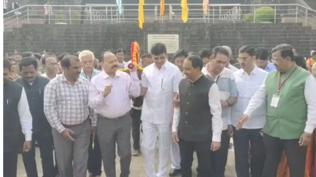 Satara : साताऱ्यात ग्रंथ महोत्सवाला उत्साहात प्रारंभ; पुस्तकदिंडीने वाचनसंस्कृतीचा जागर Book festival begins in Satara