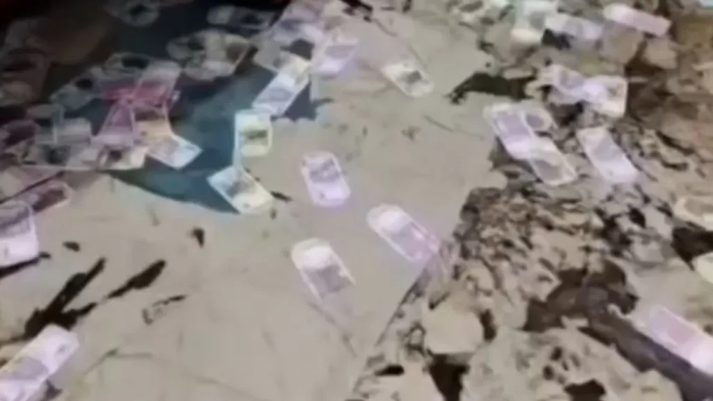 Satara : पाचगणीतील ‘वर्षा व्हिला’ पार्टीचा धक्कादायक व्हिडिओ व्हायरल; बारबालांवर नोटांचा वर्षाव “A night of extravagance at ‘Varsha Villa’ in Panchgani!