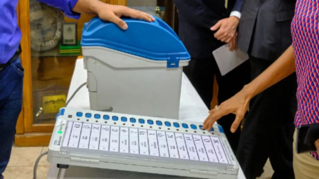 solapur : सोलापूर जिल्ह्यातील 11 नगरपालिका आणि एका नगरपंचायतीसाठी आचारसंहिता लागू Code of conduct applicable at 12 places in Solapur district