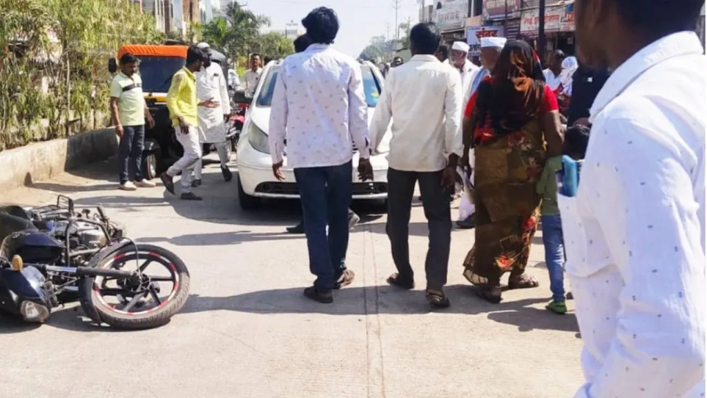 Solapur : चाकूर येथील बोथी रोडवर अपघातांची वाढली मालिका Traffic disrupted on Bothi Road, citizens angry with administration