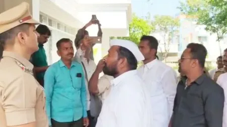 atmosphere in Pandharpur was heated with slogans of 'One Maratha, One Lakh Maratha'.