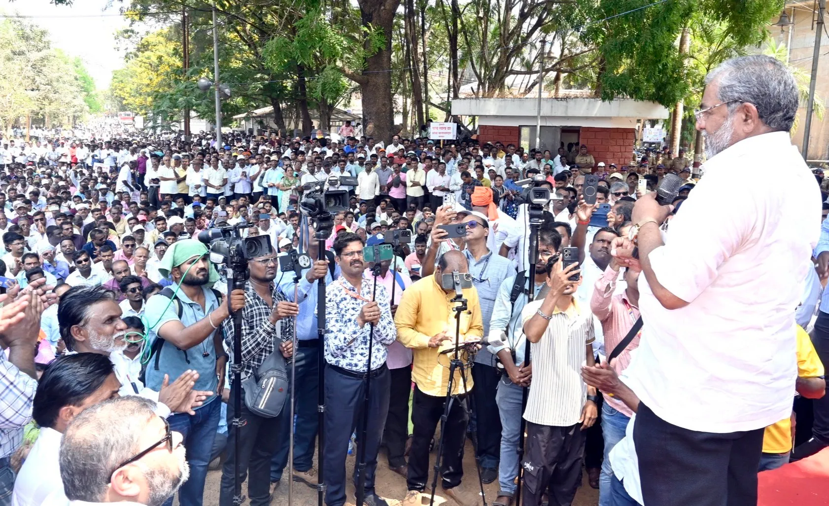 राजू शेट्टीचे वादळ आता कोकणातून मुंबईकडे