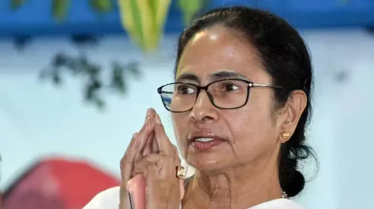 ममता बॅनर्जींवर एफआरआर दाखल