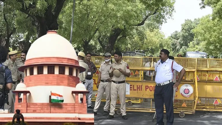 सर्वोच्च न्यायालयाचे दिल्ली पोलिसांना आदेश: बॅरिकेड्स हटवा, मेट्रो-इंटरनेट सुरू करा