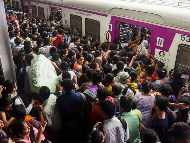 Photo : तरुण भारत Mumbai : trois morts et chaos ferroviaire sur la ligne centrale